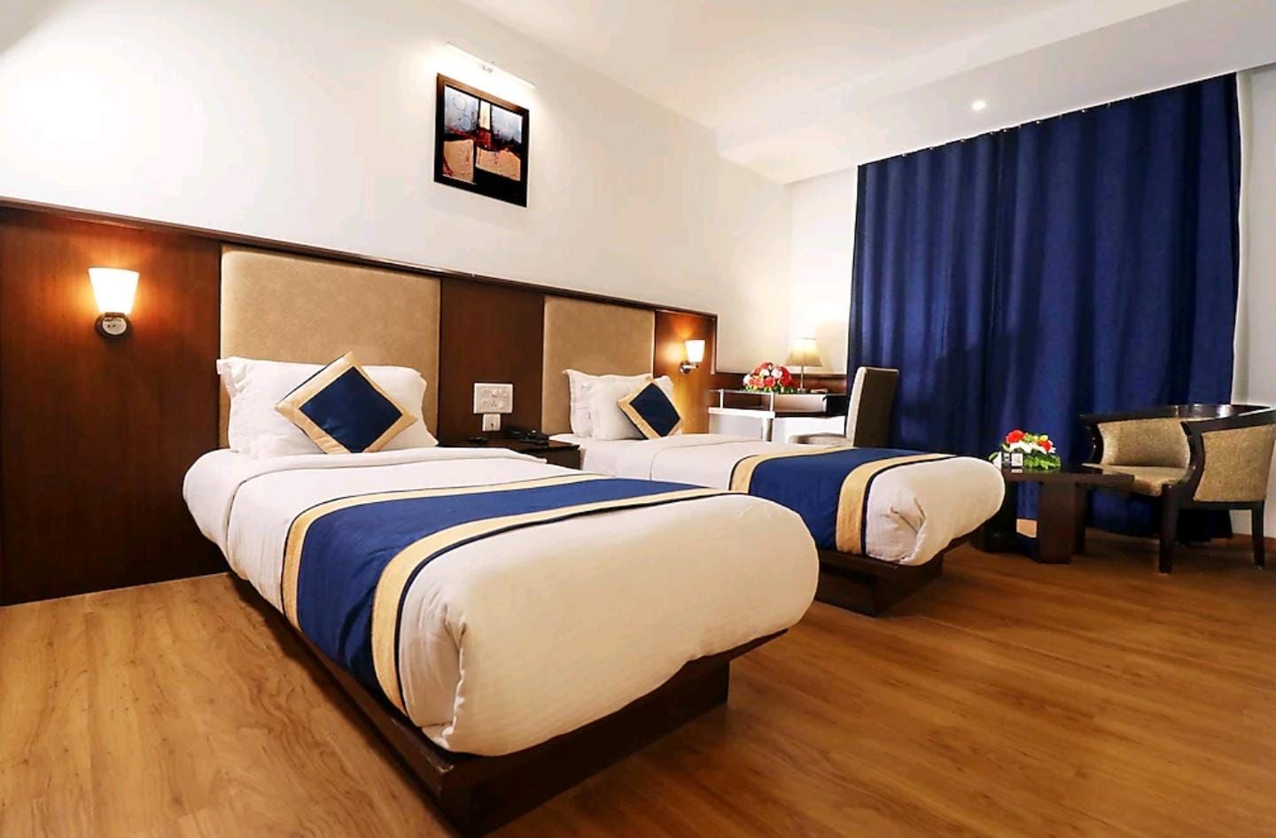 Hotel Myriad Deluxe Room Twin Bed 3