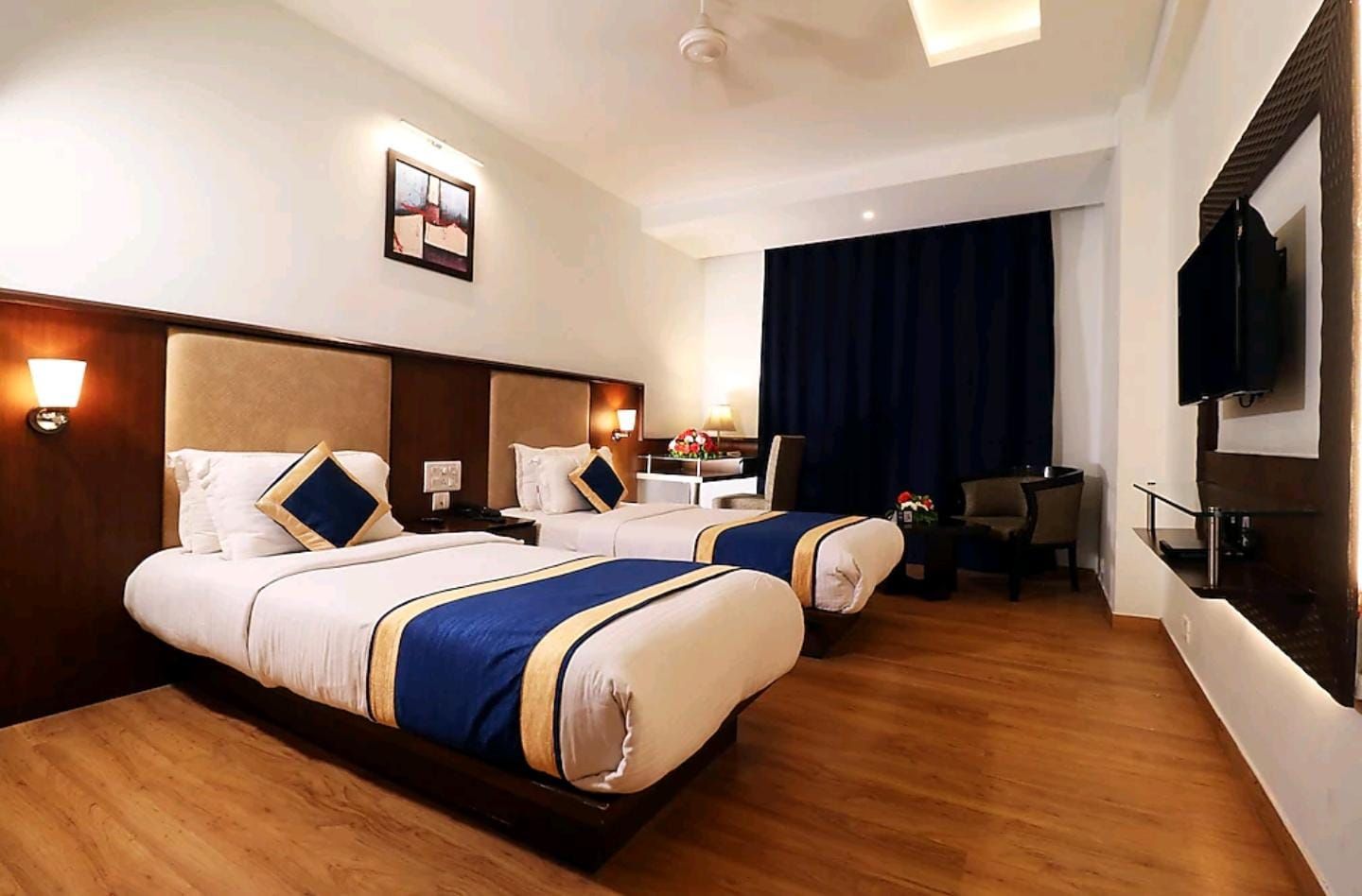 Hotel Myriad Deluxe Room Twin Bed 4