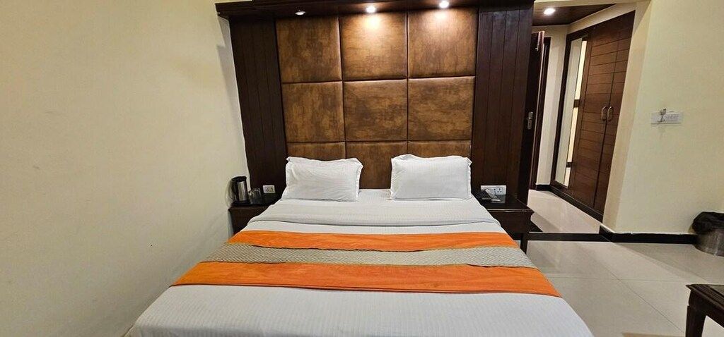 Hotel Naaz Standard Room (Basement) 3