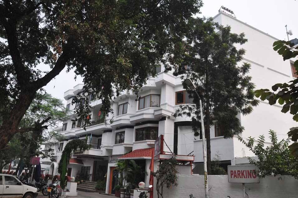 hotel exterior day view