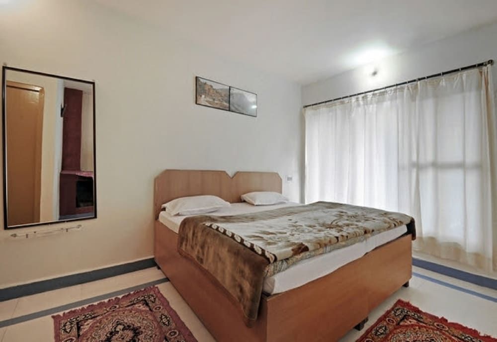 Janardan Resort Pangot Deluxe Double Room, Fireplace, Hill View 2