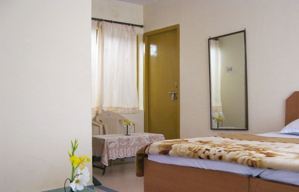 Janardan Resort Pangot Deluxe Double Room, Fireplace, Hill View 4