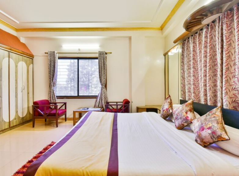 EXECUTIVE ROYAL ROOM