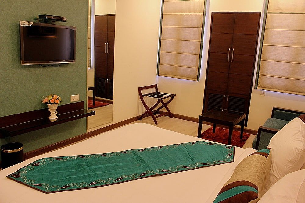 Hotel Amrapali Grand Deluxe Room 15