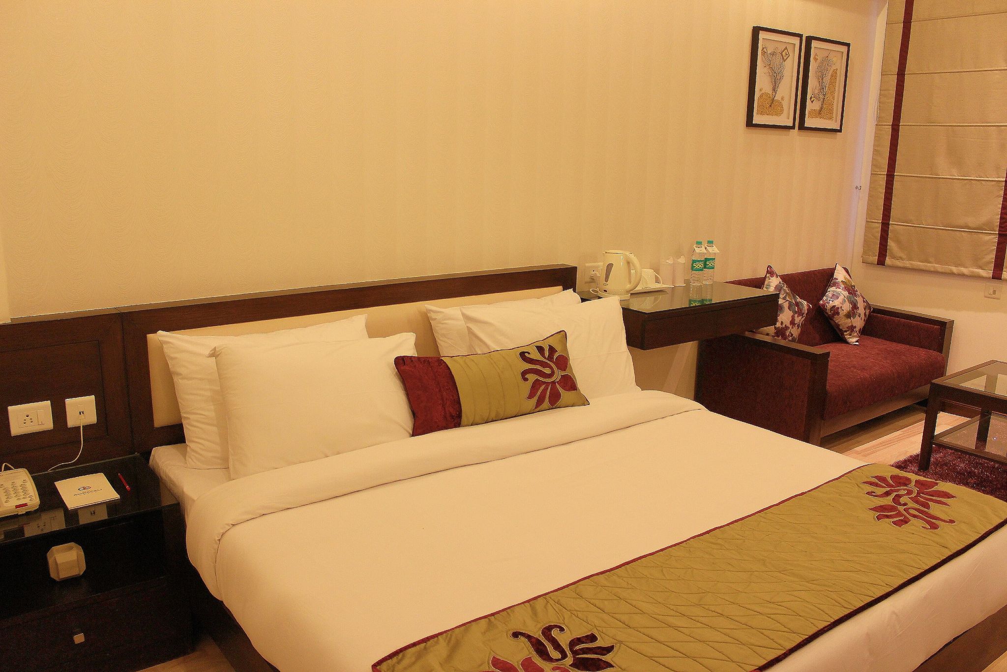Hotel Amrapali Grand Deluxe Room 8