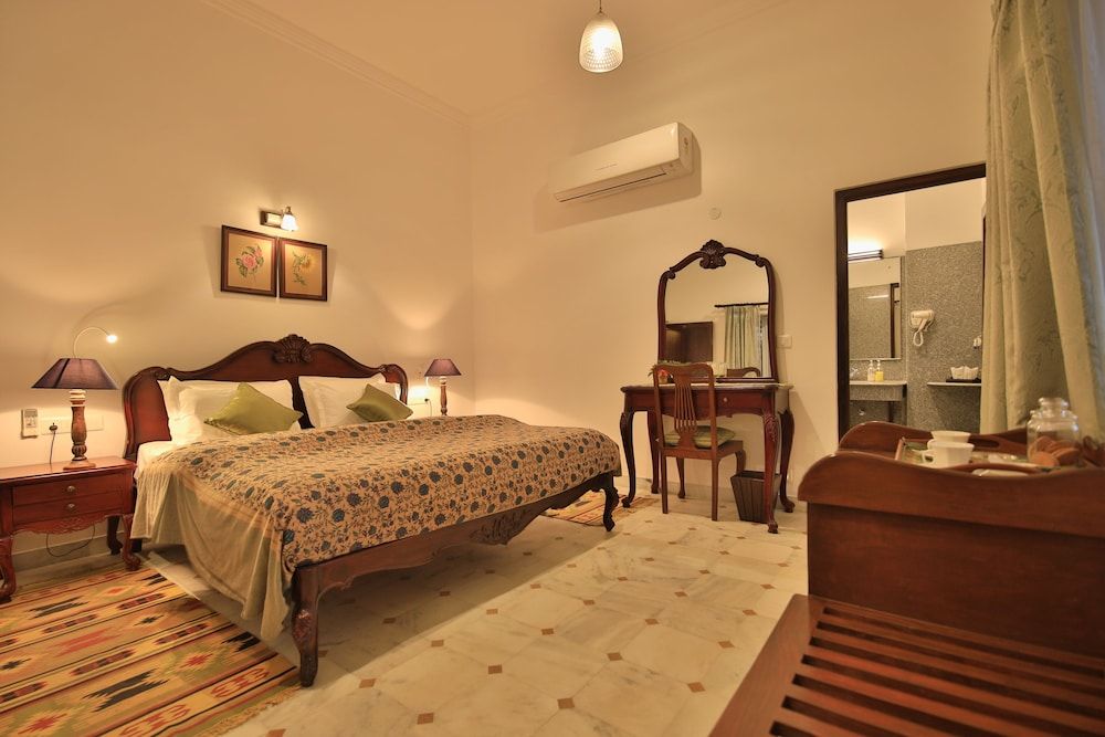 Roop Niwas Kothi Superior Double Room 8