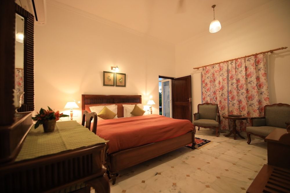 Roop Niwas Kothi Superior Double Room 6