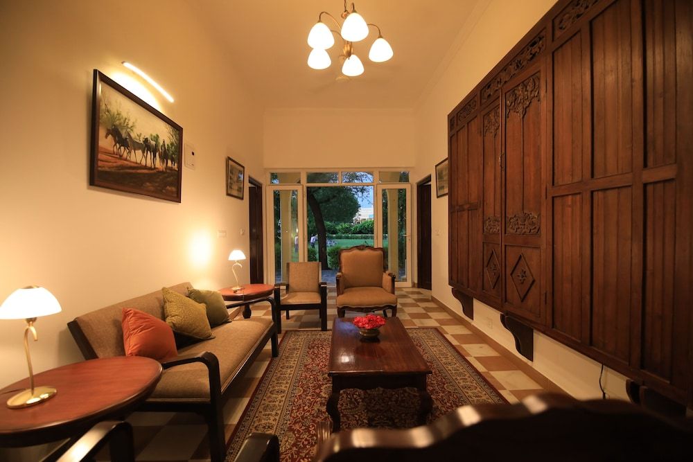 Roop Niwas Kothi Superior Double Room 4