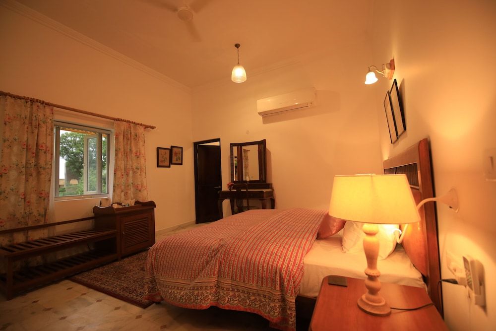 Roop Niwas Kothi Superior Double Room 2