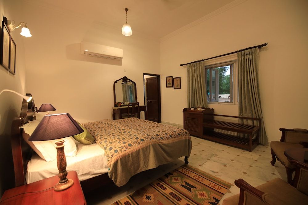 Roop Niwas Kothi Superior Double Room 5