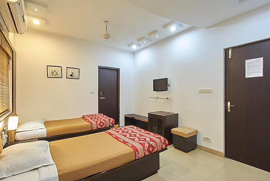 Hotel Atithi Inn Deluxe Room A. C 7