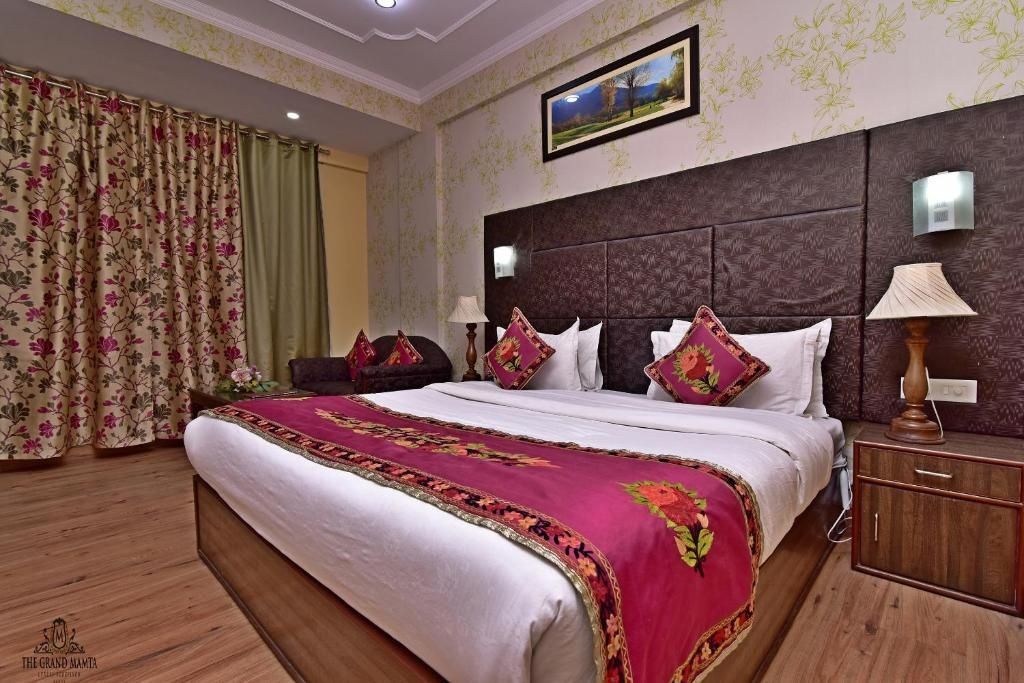 Hotel The Grand Mamta Deluxe Room 7
