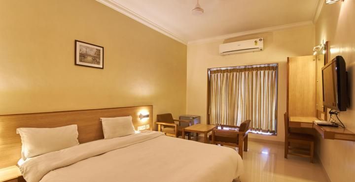 The Lotus Hotel Super Deluxe AC Room 2