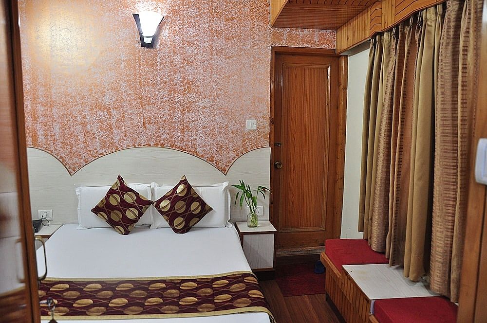 Hotel Sidharth Regency Deluxe Room, 1 Double Bed 3