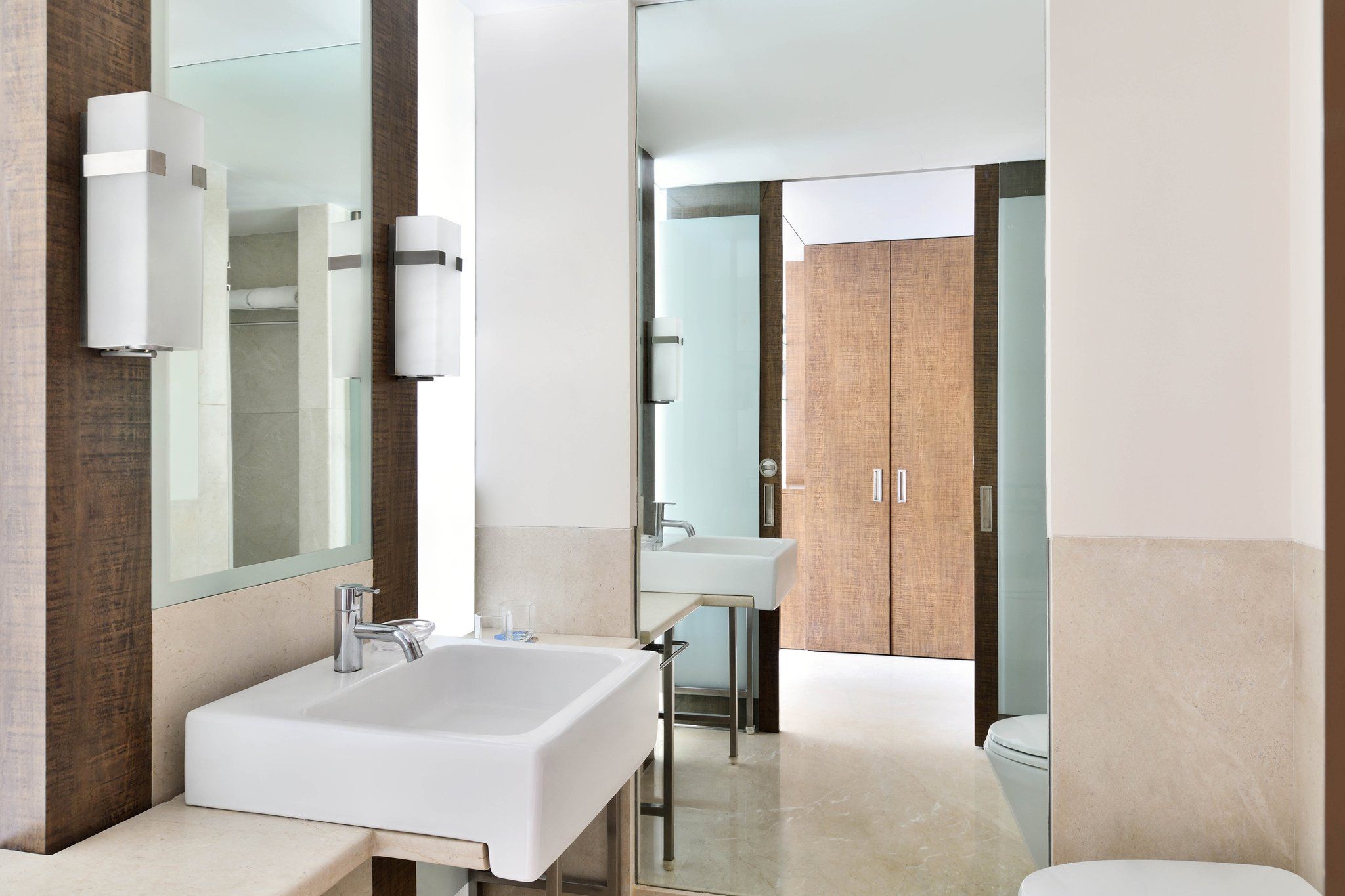 Four Points by Sheraton Bengaluru, Whitefield Superior Room, Guest room, 2 Twin, City view 3
