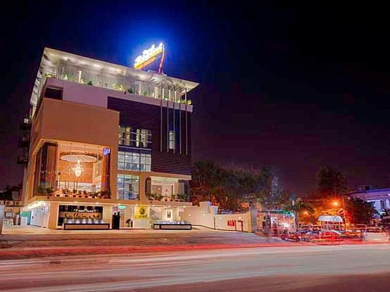 undefined Hotel Park Regent 8