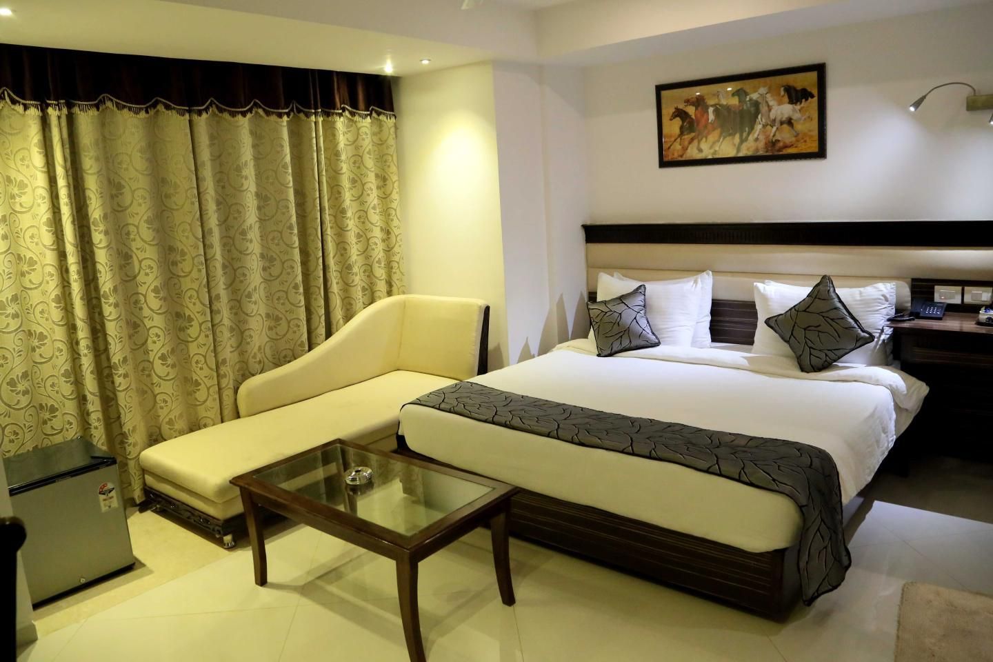 Grand Double or Twin Room, 1 Queen Bed, Refrigerator, City View