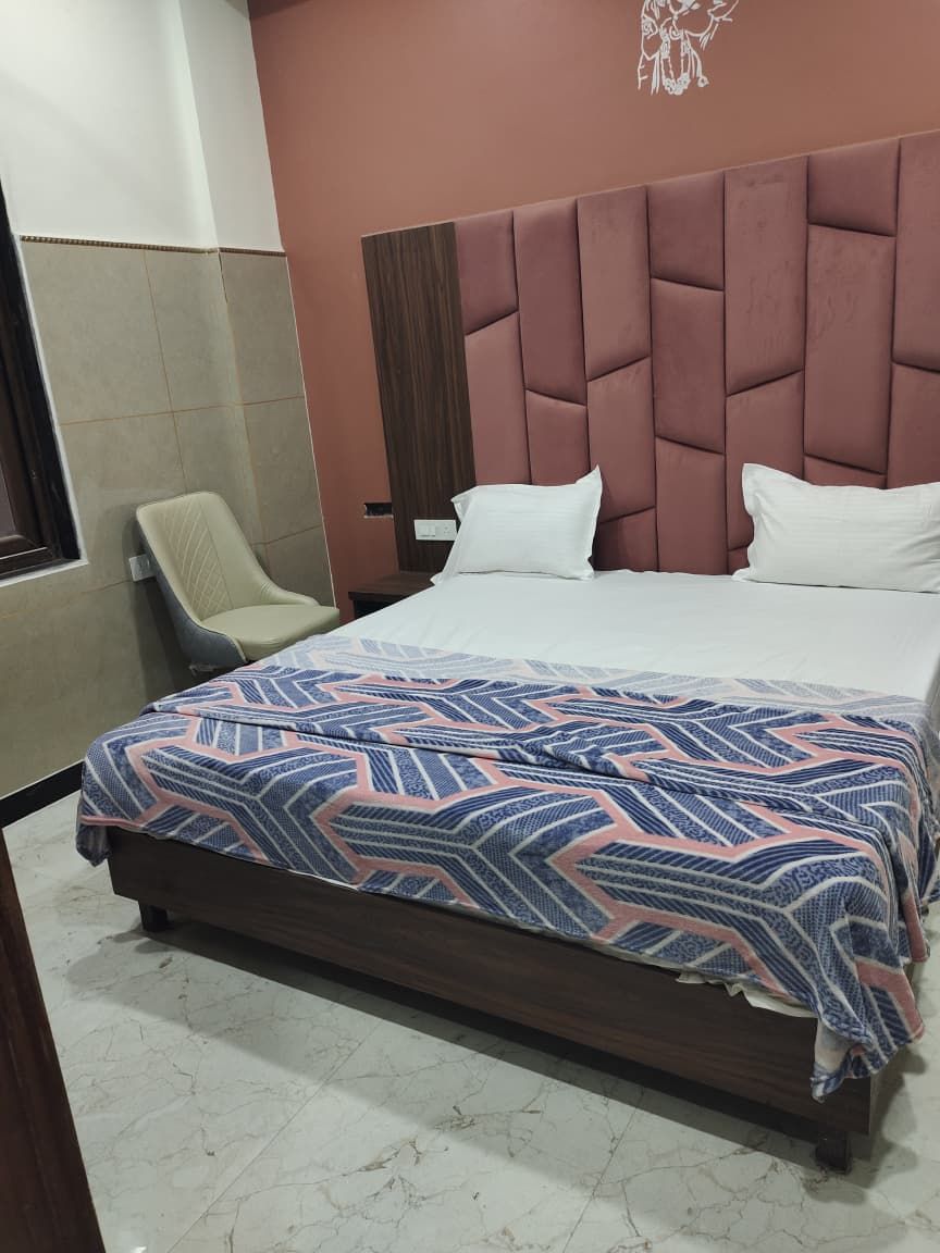 Hotel Vrinda Palace Standard Double Room  9