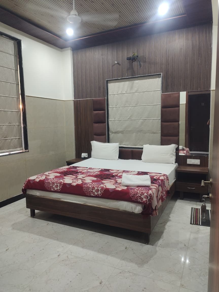 Hotel Vrinda Palace Standard Double Room  3