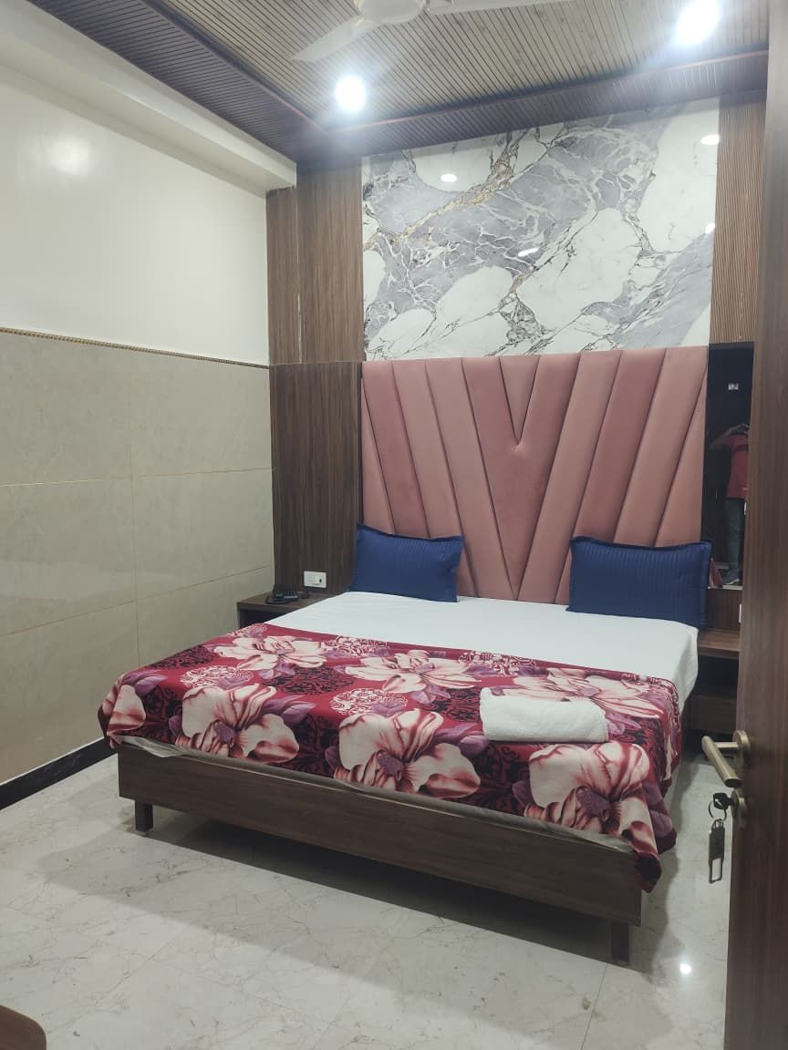 Hotel Vrinda Palace Standard Double Room  4