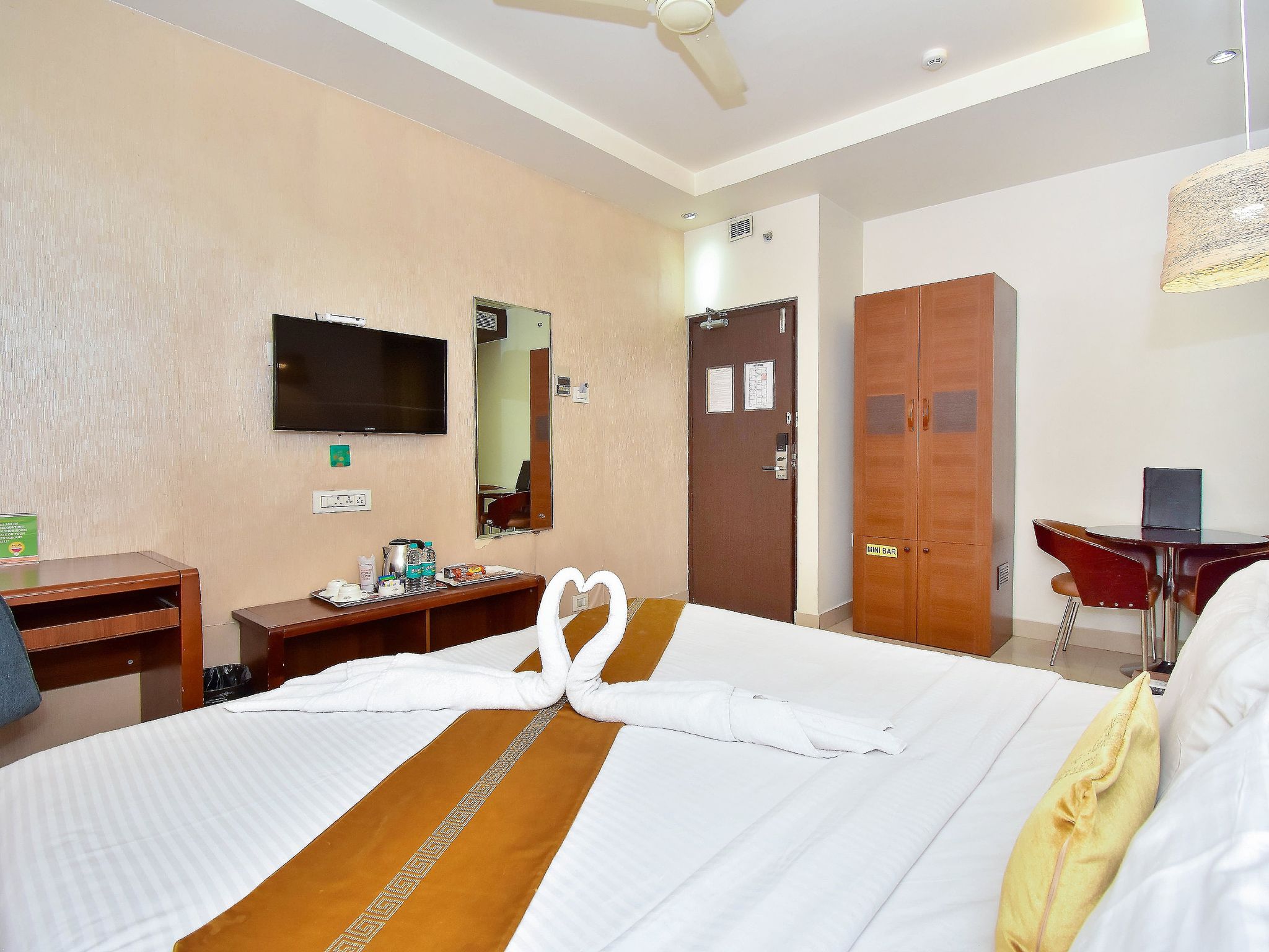 Deluxe Room - Queen Bed