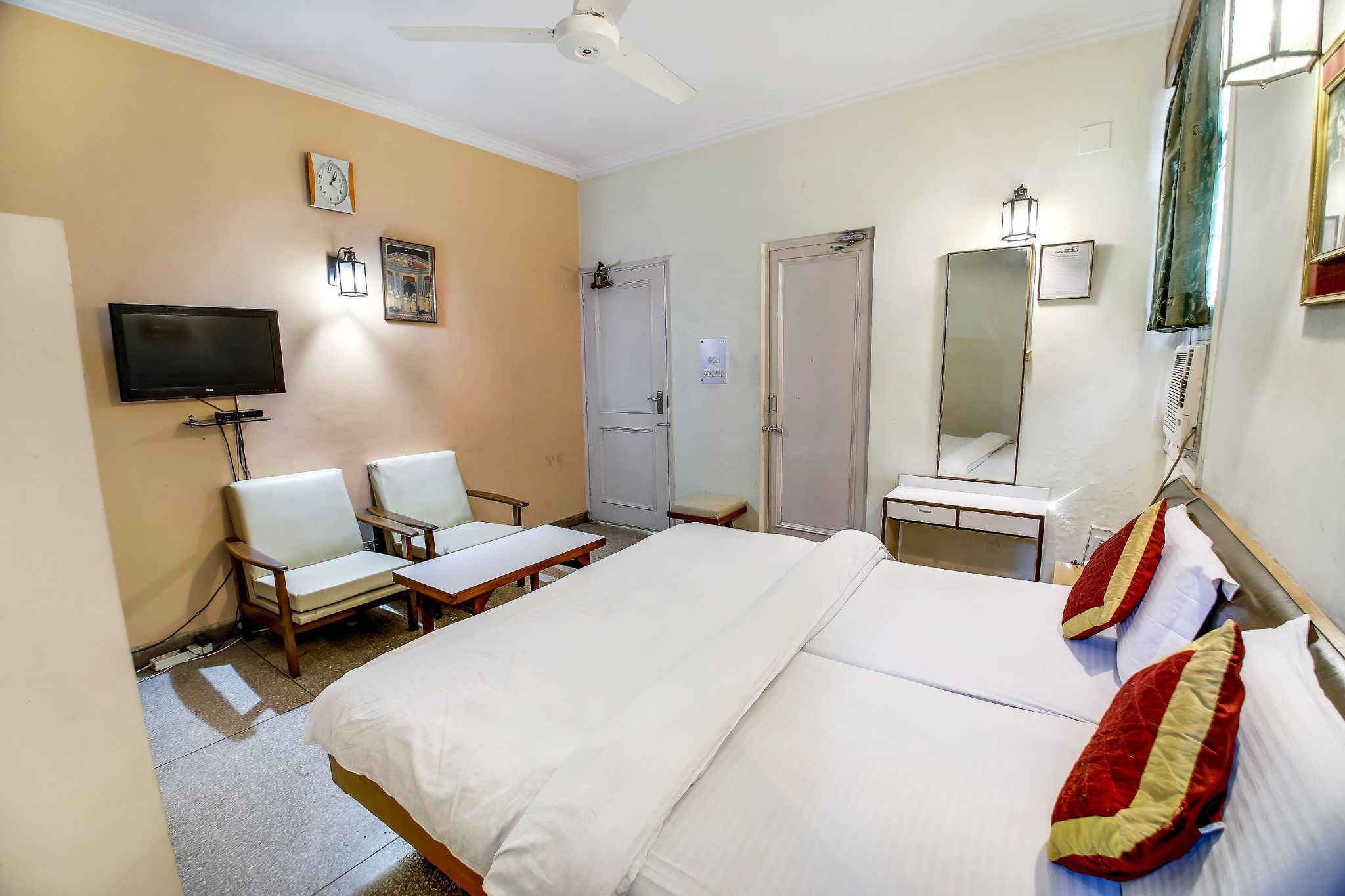 Kastle Guest House Darya Ganj Deluxe Room 8