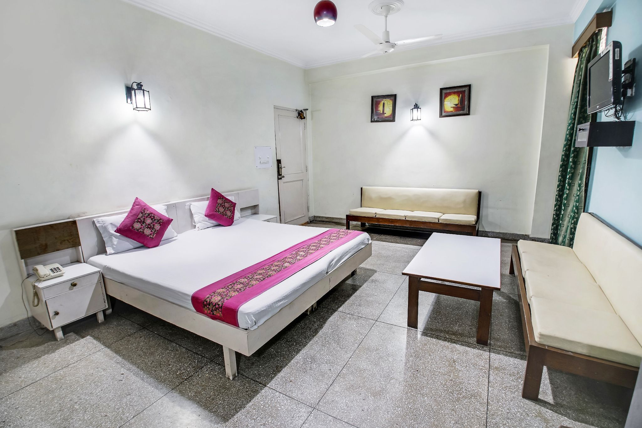 Kastle Guest House Darya Ganj Deluxe Room 5