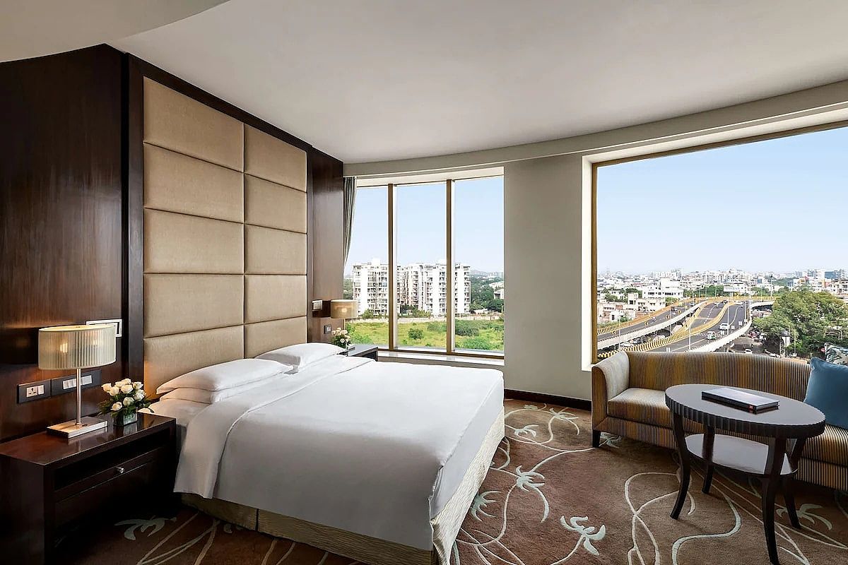 Hilton Jaipur Room, 1 King Bed (Aravalli Range View) 4
