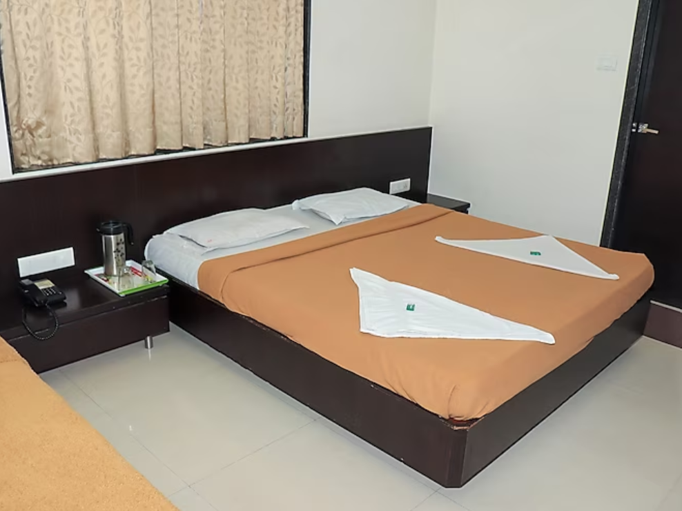 Deluxe Triple Bed AC