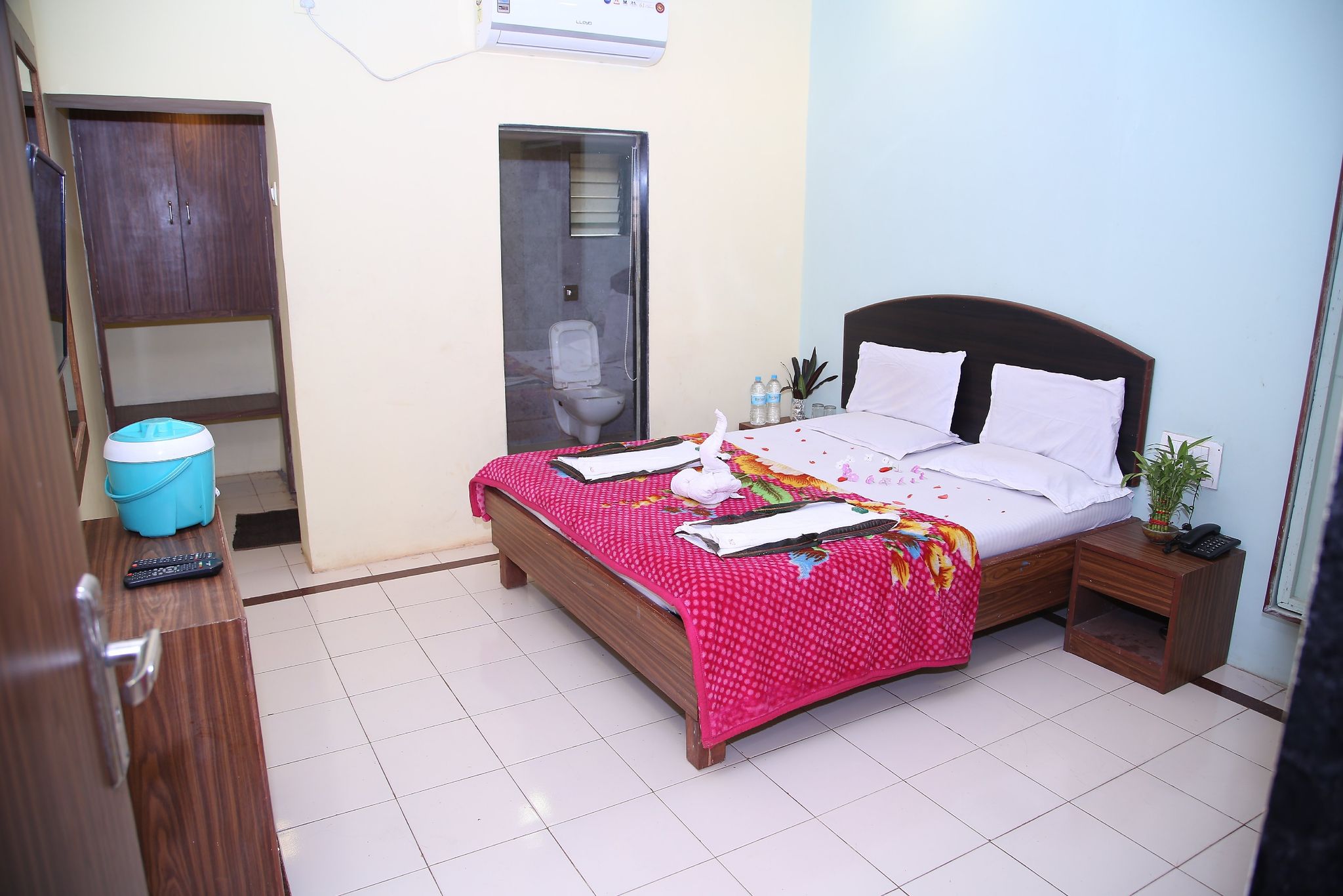 undefined Royal Hotel 5