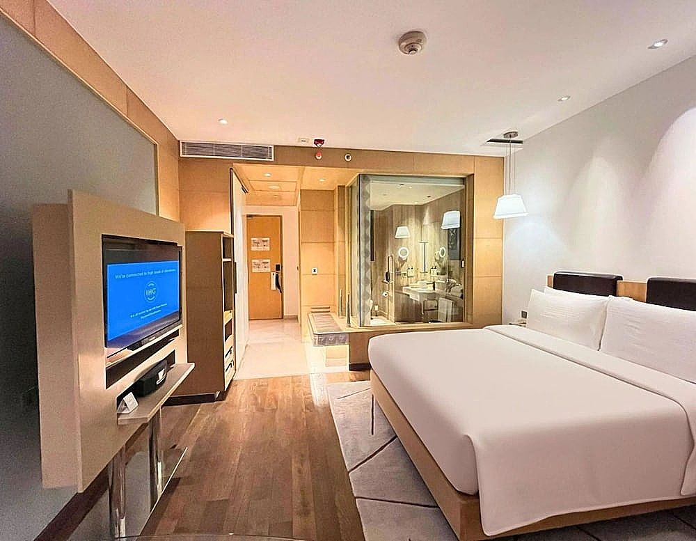 Crowne Plaza Greater Noida, an IHG Hotel Standard Room, 1 Queen Bed, Accessible, City View 8