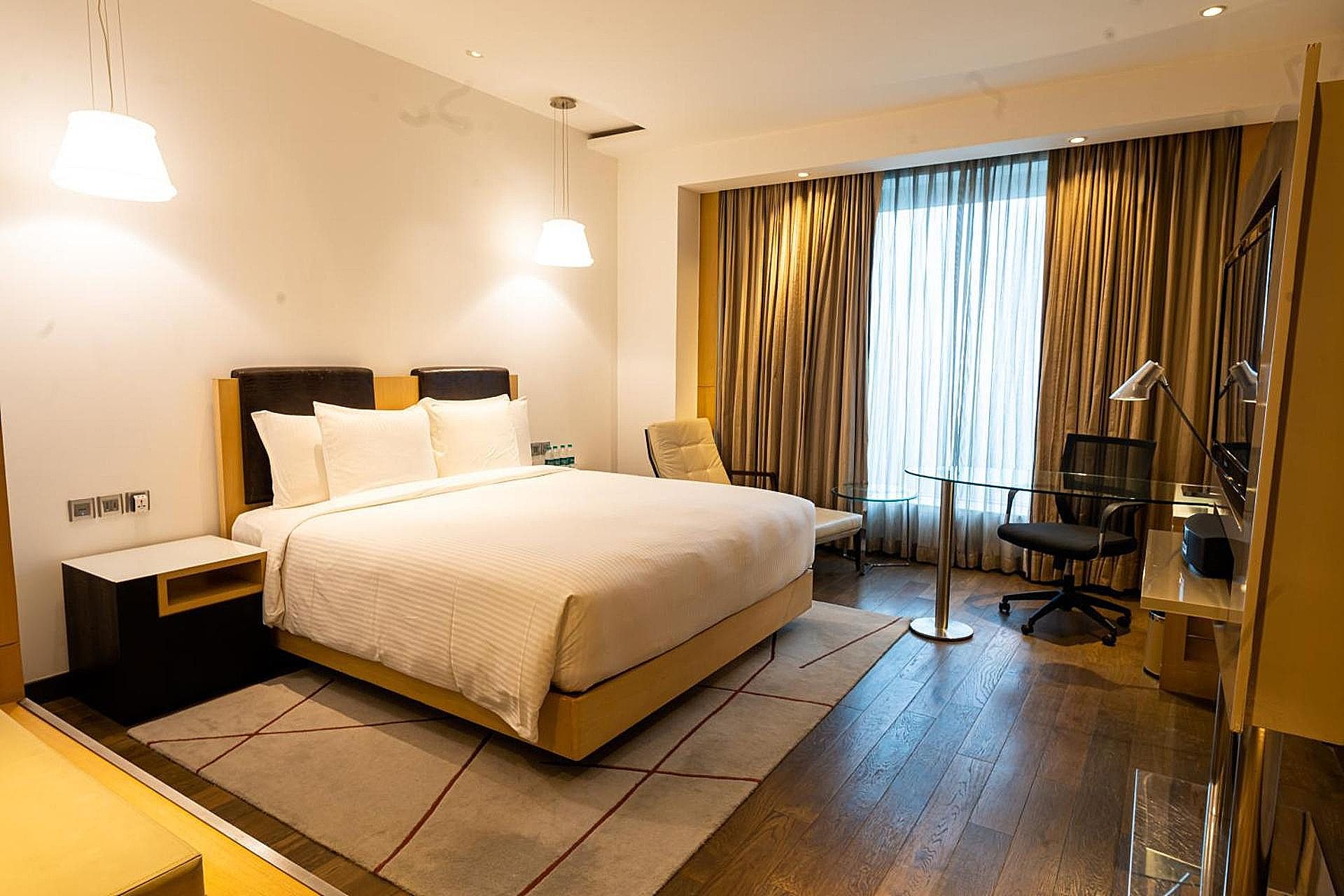 Crowne Plaza Greater Noida, an IHG Hotel Standard Room, 1 Queen Bed, Accessible, City View 9