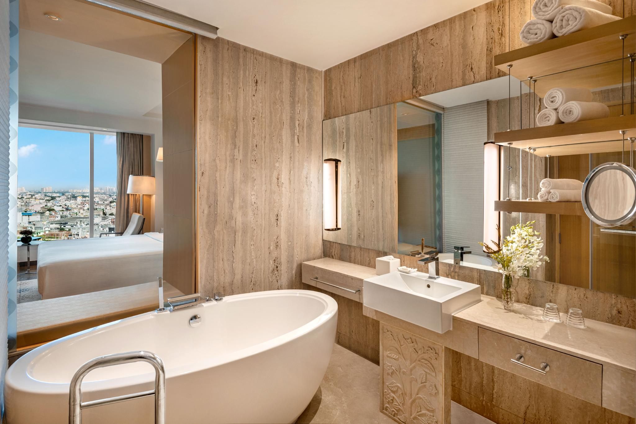 1 Bedroom Suite Lounge Access