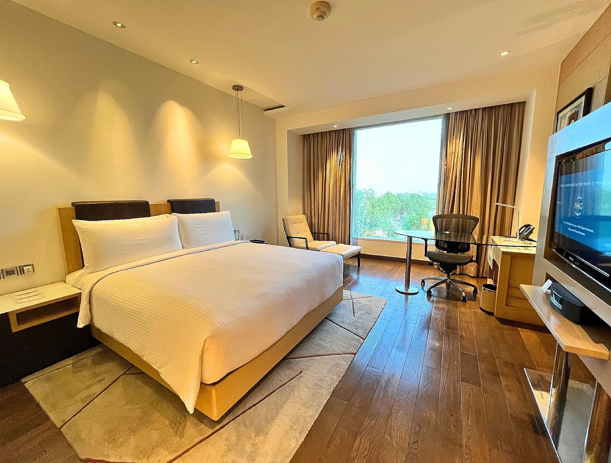 Crowne Plaza Greater Noida, an IHG Hotel Standard Room, 1 Queen Bed, Accessible, City View 10