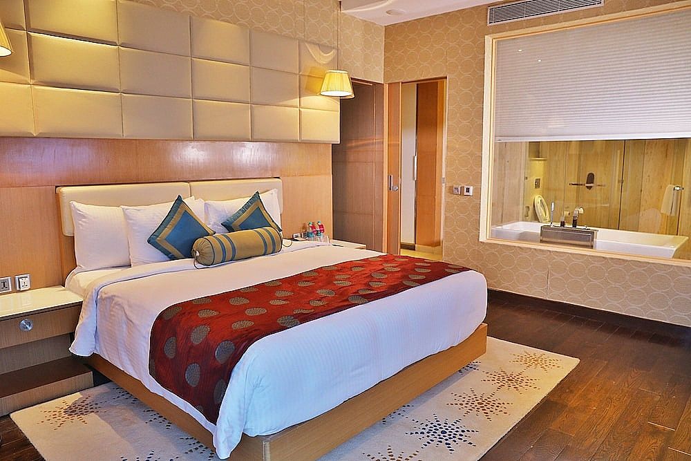 Crowne Plaza Greater Noida, an IHG Hotel Standard Room, 1 Queen Bed, Accessible, City View 2