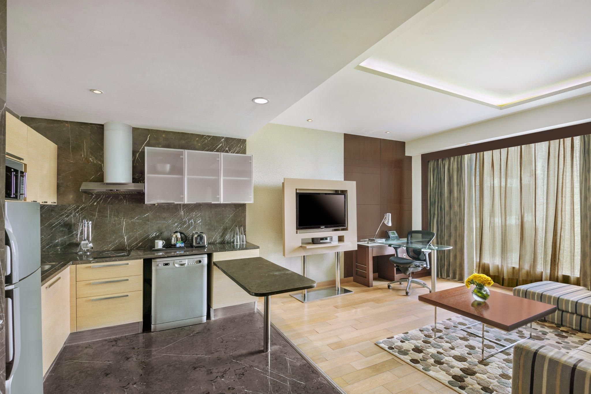 1 Bedroom Suite Lounge Access