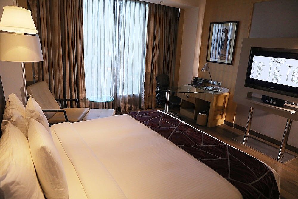 Crowne Plaza Greater Noida, an IHG Hotel Standard Room, 1 Queen Bed, Accessible, City View 4