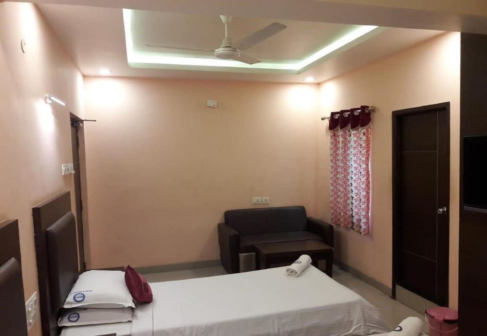 Hotel Ramco Residency Premium Triple Bed Room 10
