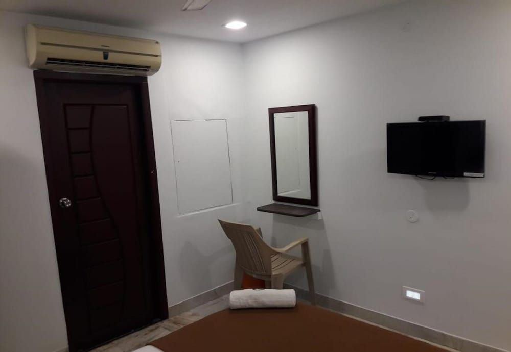 Hotel Ramco Residency Premium Triple Bed Room 9
