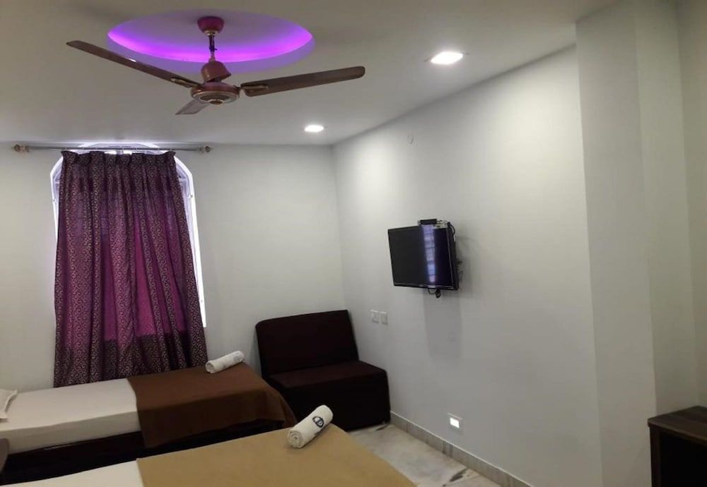 Hotel Ramco Residency Premium Triple Bed Room 8