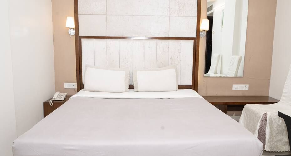 undefined Hotel Silver Inn 10