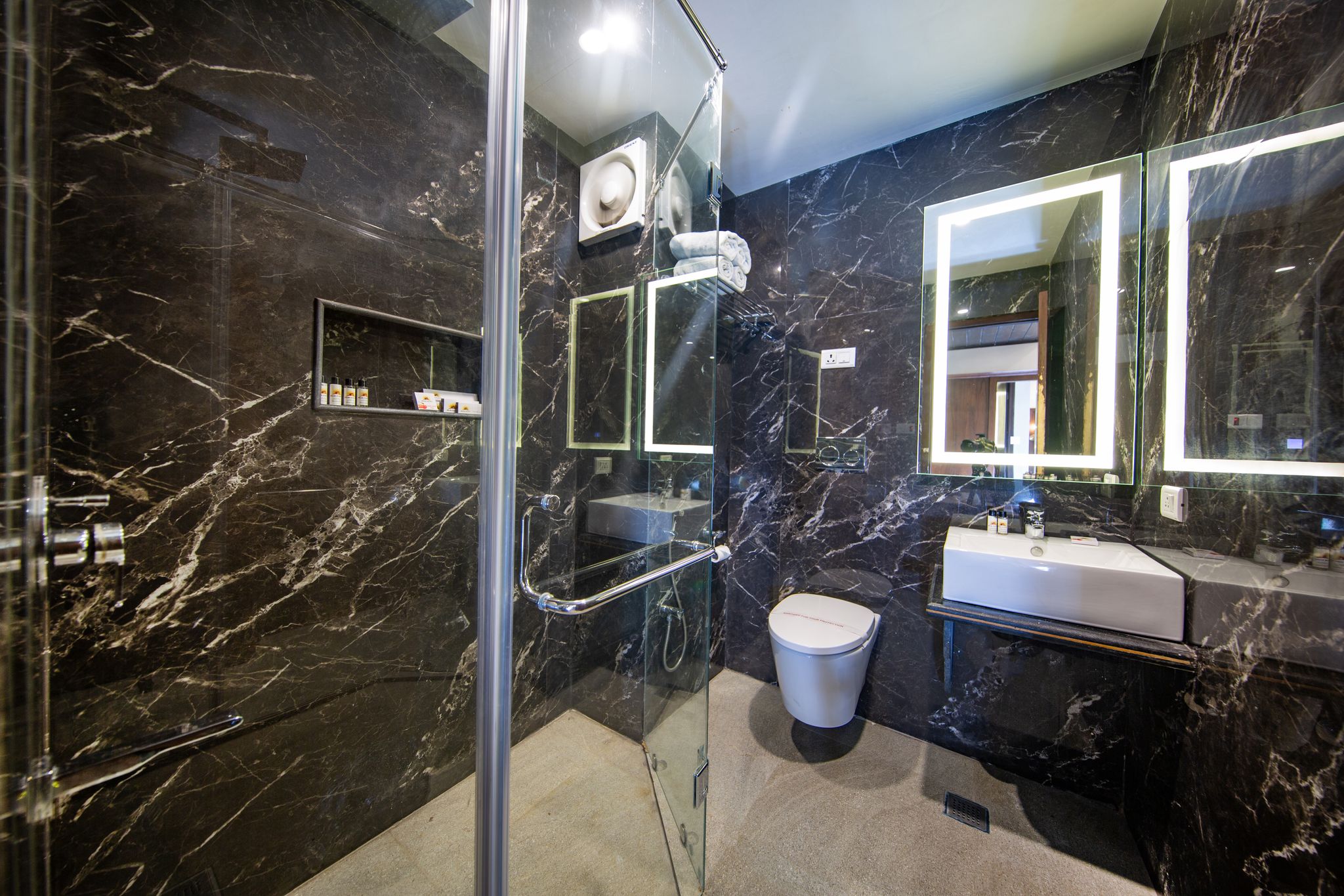 Hotel Solar Residency Deluxe Room 4