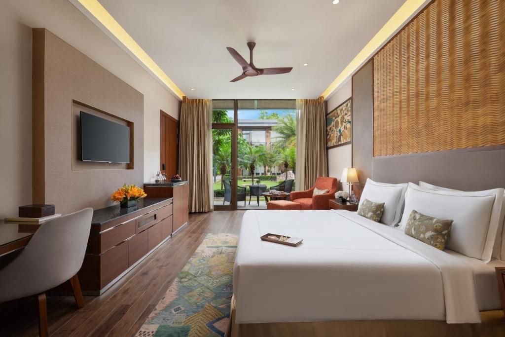 Deluxe Pool View Room with Balcony - Twin Bed