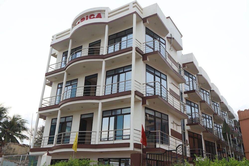 undefined Larica Holiday Inn 7