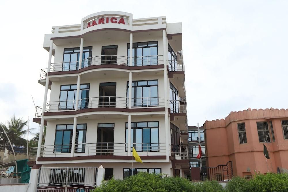 undefined Larica Holiday Inn 8