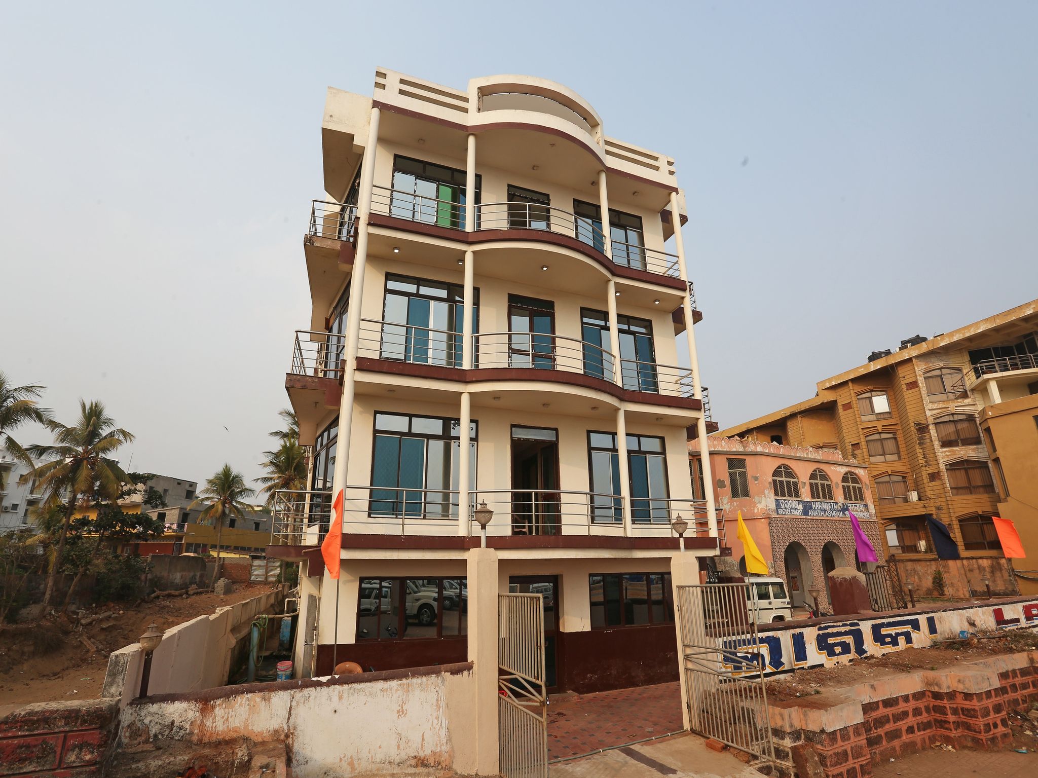undefined Larica Holiday Inn 10
