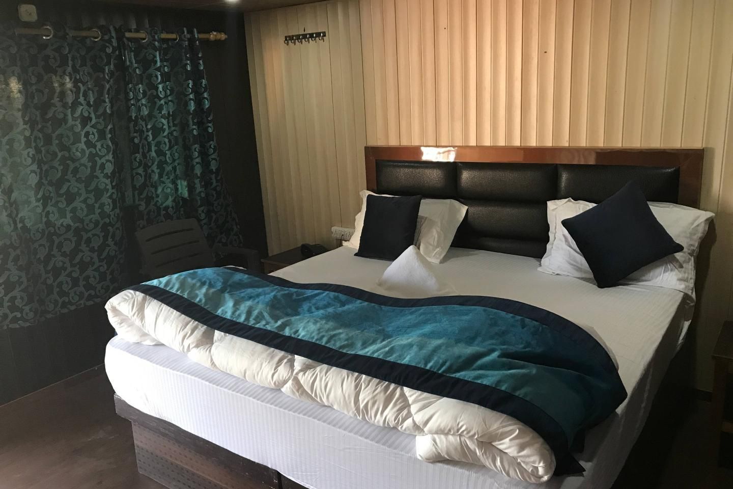 Snow View Huts Deluxe Room (Lake View) 12