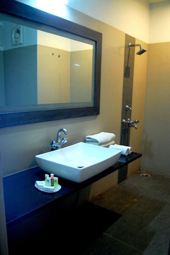 Ranbanka Heritage Resort Deluxe AC Room 11