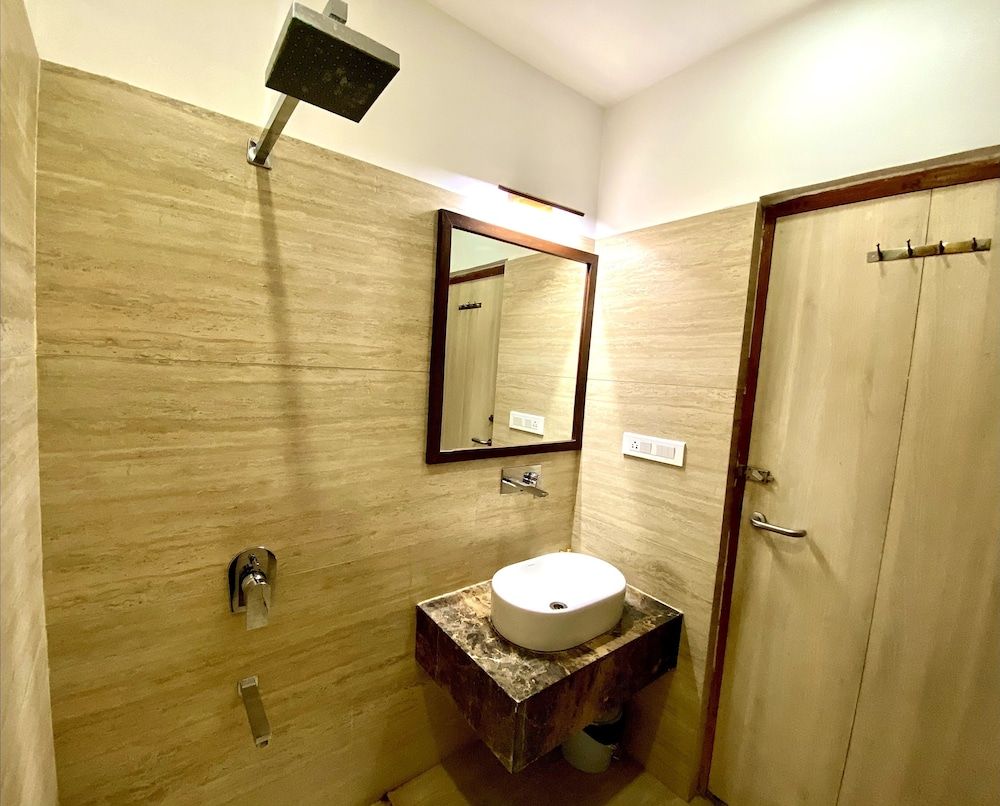 Ranbanka Heritage Resort Deluxe AC Room 8