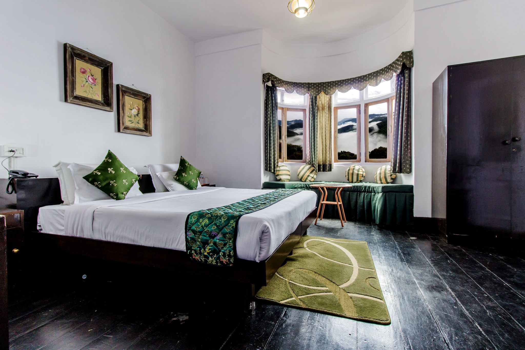Central Gleneagles Resort Super Deluxe Room with Mountain View 3